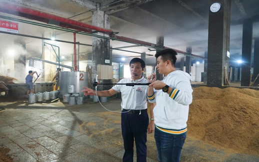 光明網(wǎng)主播走進四特酒，探尋特香型白酒獨特之處