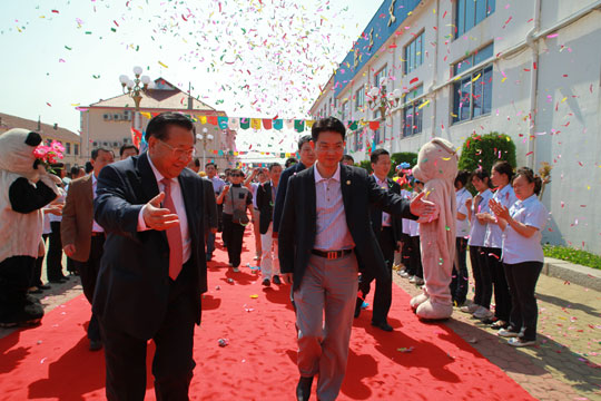 同發(fā)展，共超越，向更具成長力與戰(zhàn)斗力的行業(yè)領軍企業(yè)邁進